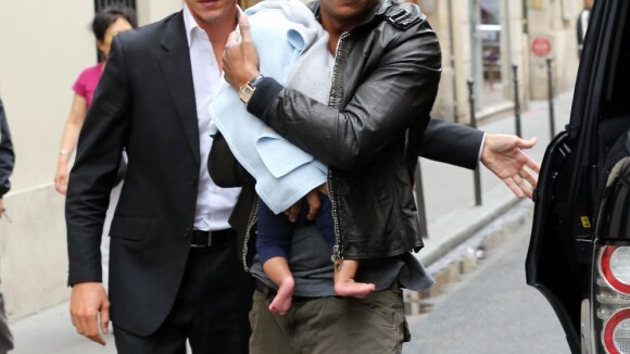 Jay-Z et Beyoncé : Des parents aux petits soins pour leur Blue Ivy, à Paris