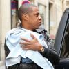 Jay-Z porte sa fille Blue Ivy, à Paris le 4 juin 2012