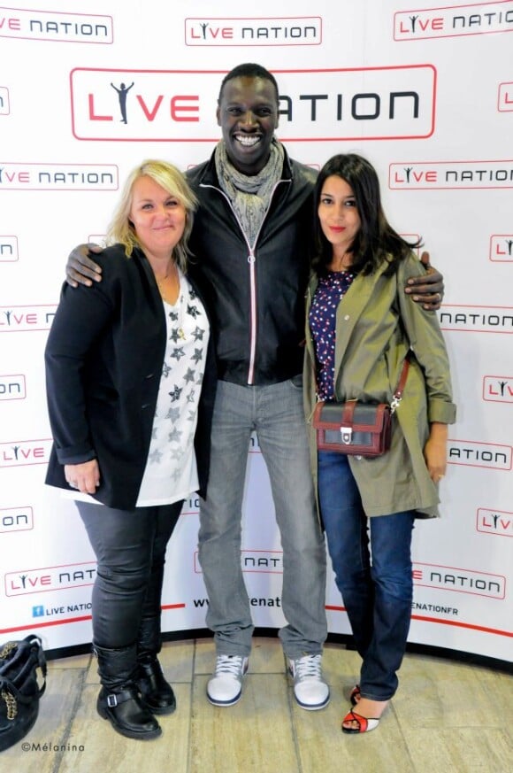Omar Sy pose avec Valérie Damidot et Leïla Bekhti vendredi 1er juin à Bercy pour le concert de Jay-Z et Kanye West - Watch the Throne - à Paris