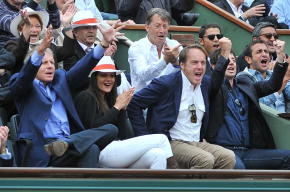 Patrick Poivre d'Arvor et Patrick Bruel lors du match entre Jo-Wilfried Tsonga et Novak Djokovic le 5 juin 2012 à Roland-Garros