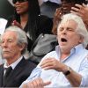 Jean Rochefort, sa femme Delphine Gleize et Jacques Weber lors du match entre Jo-Wilfried Tsonga et Novak Djokovic le 5 juin 2012 à Roland-Garros