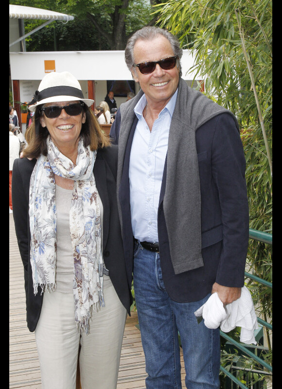 Michel Leeb et sa femme Béatrice avant le match entre Jo-Wilfried Tsonga et Novak Djokovic en quart de finale à Roland-Garros le 5 juin 2012