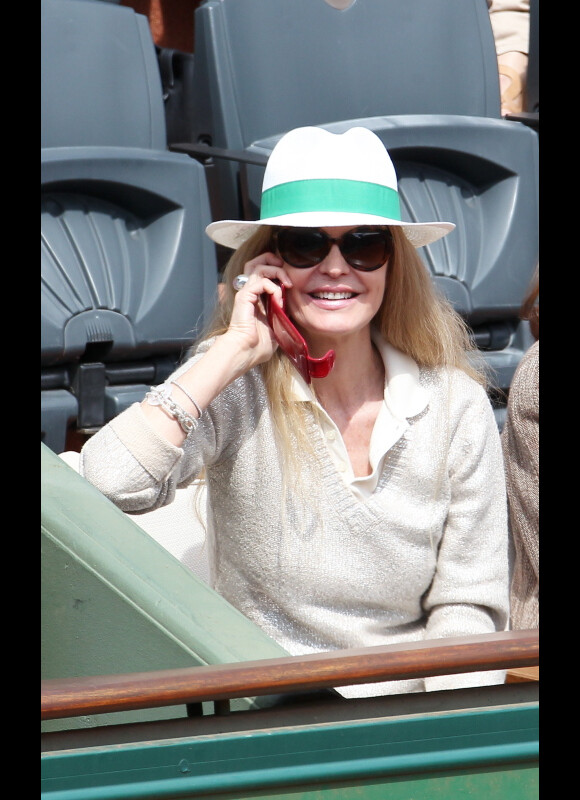 Cyrielle Clair avant le match entre Jo-Wilfried Tsonga et Novak Djokovic en quart de finale à Roland-Garros le 5 juin 2012