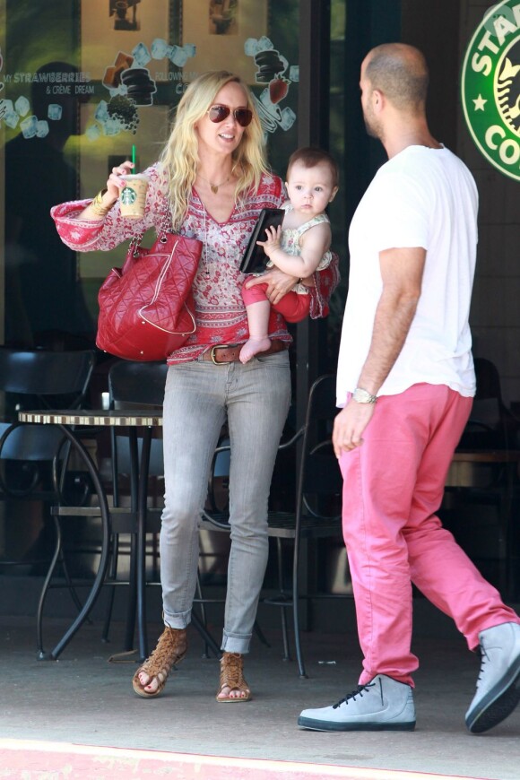 Kimberly Stewart et sa fille Delilah, qu'elle a eue avec Benicio Del Toro, ici à Los Angeles le 3 juin 2012