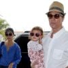 Matthew McConaughey, sa fiancée Camila Alves et leurs deux enfants Levi et Vida s'apprêtent à décoller de l'aéroport de Los Angeles pour Austin. Le 4 juin 2012.