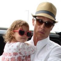 Matthew McConaughey met les voiles avec sa fiancée et leurs deux enfants