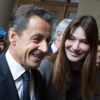 Nicolas Sarkozy et son épouse Carla Bruni-Sarkozy, souriants et complices, sont allés voter au lycée Jean de la Fontaine dans le 16e arrondissement de Paris le 10 juin 2012