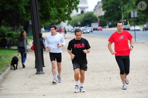 Nicolas Sarkozy fait un footing avenue Foch à Paris le 8 juin 2012