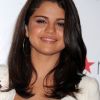 Selena Gomez présente son parfum The Debut Fragrance, dans un magasin Macy's à New York City, le samedi 9 juin 2012.