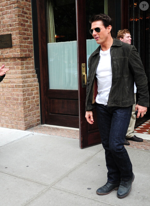 Tom Cruise sort de son hôtel à New York, le 11 juin 2012