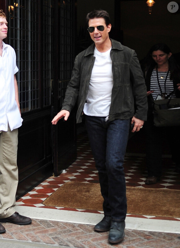 Suri Cruise et Tom Cruise sortent de leur hôtel à New York, le 11 juin 2012