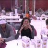 Ginie se concentre sur son petit-déjeuner (dans Secret Story 6, le mercredi 13 juin 2012).