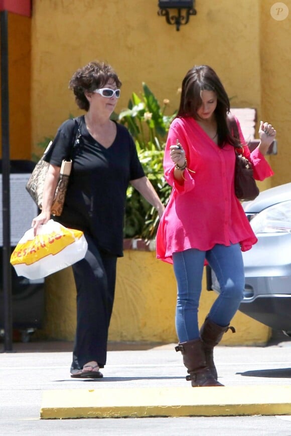 Jennifer Love Hewitt et sa maman Patricia à Los Angeles, le 12 mai 2012.