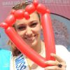 La joyeuse Delphine Wespiser, Miss France 2012, donne son sang dans le cadre de la journée mondiale du don de sang, à Paris, le 14 juin 2012