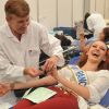 La belle Delphine Wespiser, Miss France 2012, donne son sang dans le cadre de la journée mondiale du don de sang, à Paris, le 14 juin 2012
