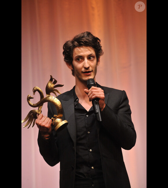 Pierre Niney recompensé au festival du film romantique de Cabourg, le 15 juin 2012