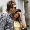 Amoureux, Javier Bardem et sa femme Pénelope Cruz se promènent à Los Angeles le 13 juin 2012