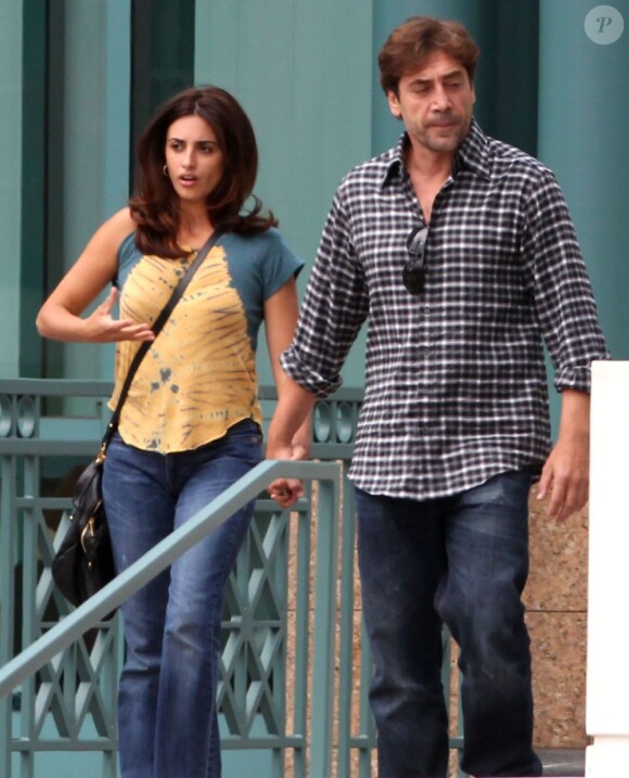 Javier Bardem et sa femme Pénelope Cruz se promènent à Los Angeles le 13 juin 2012