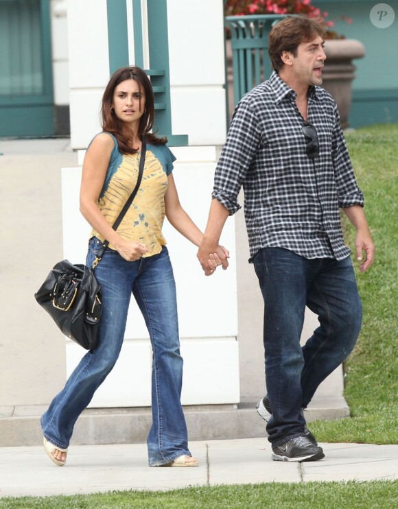 Javier Bardem et sa femme Pénelope Cruz se promènent à Los Angeles le 13 juin 2012