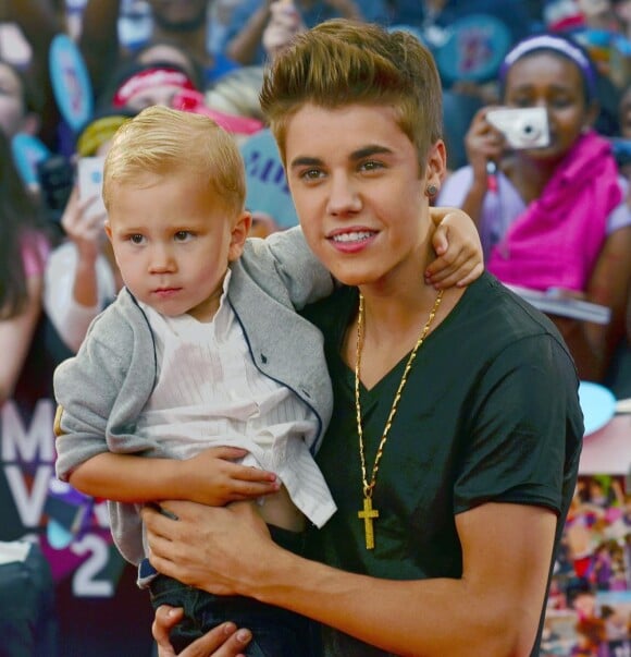 Justin Bieber et son petit frère Jaxon aux MuchMusic Video Awards, à Toronto, le 17 juin 2012.