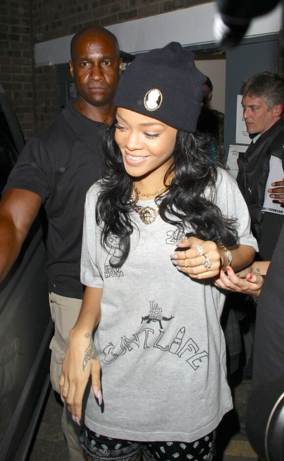 Rihanna, tout sourire à la sortie d'un studio d'enregistrement dans East London. Londres, le 20 juin 2012.