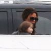 Victoria Beckham et sa fille Harper prennent un jet privé à l'aéroport de Van Nuys, Los Angeles. Le 15 juin 2012.