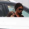 Victoria Beckham et sa fille Harper prennent un jet privé à l'aéroport de Van Nuys, Los Angeles. Le 15 juin 2012.