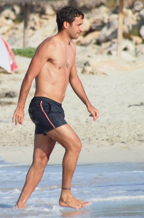 Raúl et sa grande famille en vacances sur la petite île de Formentera dans l'archipel des Baléares le 15 juin 2012