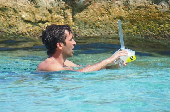Raúl et sa grande famille en vacances sur la petite île de Formentera dans l'archipel des Baléares le 15 juin 2012