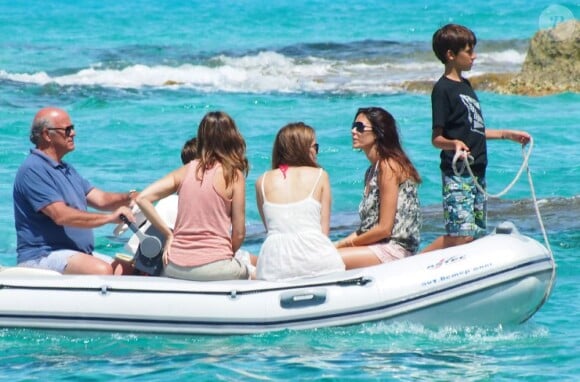 Raúl et sa grande famille en vacances sur la petite île de Formentera dans l'archipel des Baléares le 15 juin 2012