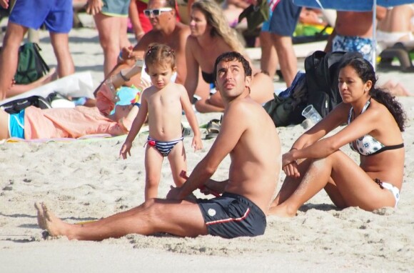 Raúl et sa petite dernière Maria en vacances sur la petite île de Formentera dans l'archipel des Baléares le 15 juin 2012