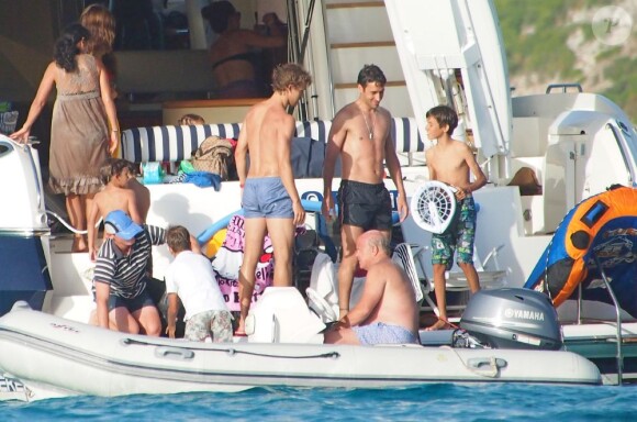 Raúl et sa grande famille en vacances sur la petite île de Formentera dans l'archipel des Baléares le 15 juin 2012