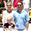 Jason Priestley, sa femme Naomi et leurs enfants Ava et Dashiell au Farmers Market de Los Angeles, le 24 juin 2012.