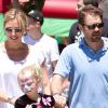 Jason Priestley, sa femme Naomi et leurs enfants Ava et Dashiell au Farmers Market de Los Angeles, le 24 juin 2012.