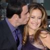 John Travolta et Kelly Preston : le couple s'expose à l'avant-première de Savages à Los Angeles, le 25 juin 2012.