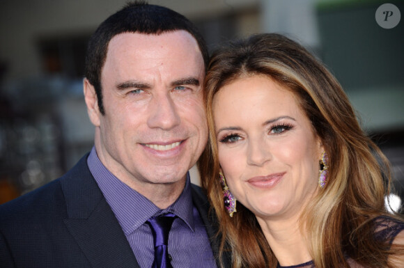 John Travolta s'illustre avec sa femme Kelly Preston à l'avant-première de Savages à Los Angeles, le 25 juin 2012.