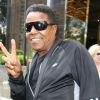Tito Jackson signe des autographes à la sortie de son hôtel à New York le 26 juin 2012