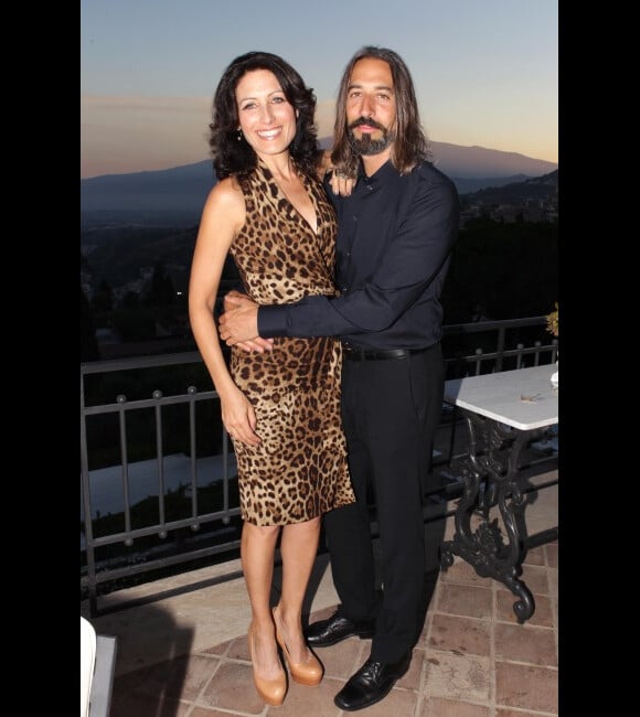 Lisa Edelstein et son compagnon Robert Russell, très amoureux, lors d'une soirée à Taormina, en Sicile, le 26 juin 2012