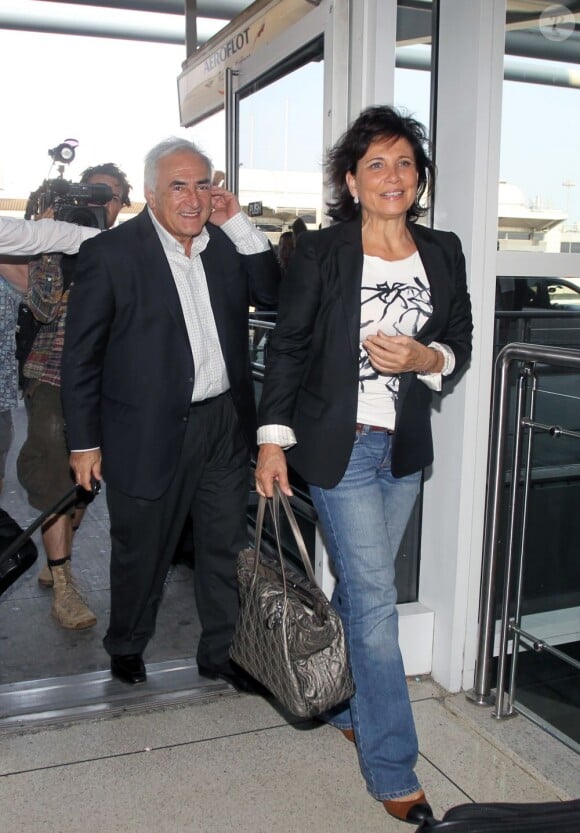 Anne Sinclair et Dominique Strauss-Kahn à l'aéroport de New York pour le grand retour à Paris, le 3 septembre 2011.