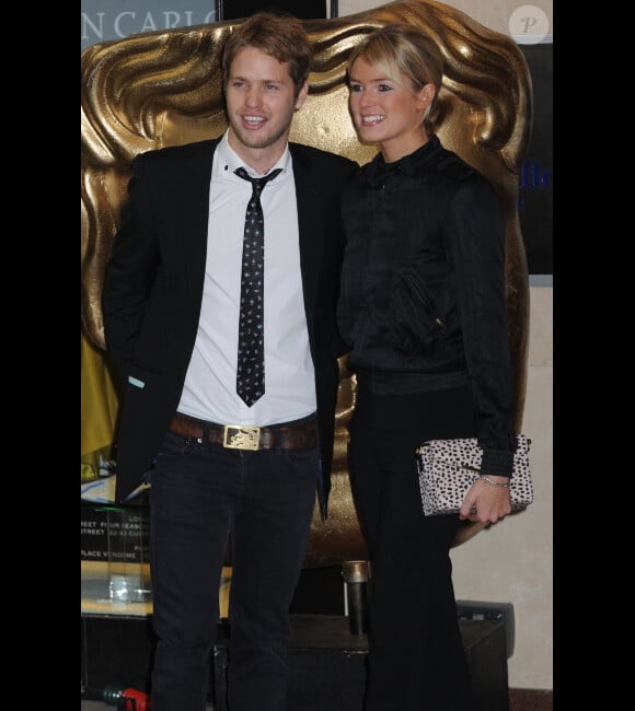 Sam Branson et sa fiancée Isabella Anstruther-Gough-Calthorpe le 27 novembre 2011 à Londres