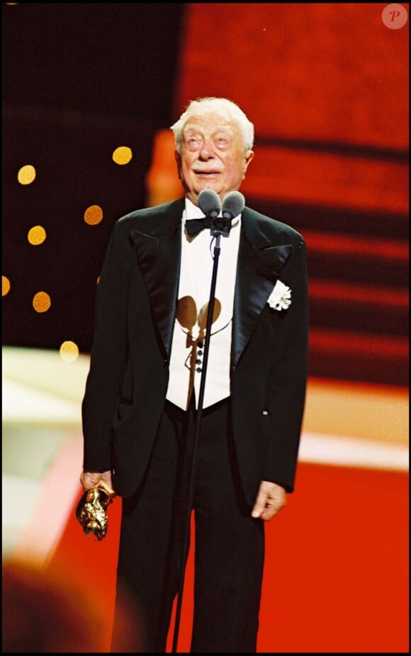 Maurice Chevit lors de la cérémonie des Molières 2002, où il a été récompensé en tant que Meilleur comédien dans un second rôle pour Conversations avec mon père. Le comédien, célèbre pour son rôle de Marius dans Les Bronzés font du ski, est mort le 2 juillet 2012 à 88 ans.