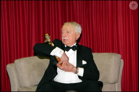 Maurice Chevit lors de la cérémonie des Molières 2005, où il a été récompensé en tant que Meilleur comédien dans un second rôle pour Brooklyn Boy de Donald Margulies. Le comédien, célèbre pour son rôle de Marius dans Les Bronzés font du ski, est mort le 2 juillet 2012 à 88 ans.