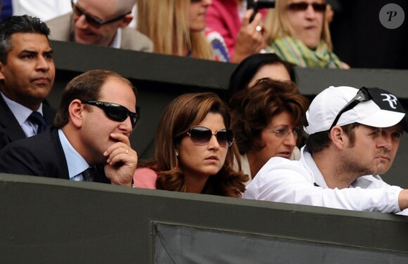 Mirka, épouse de Roger Federer, assiste à la victoire de son mari en quart de finale de Wimbledon, le 4 juillet 2012.