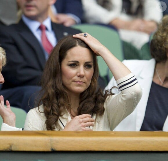 Kate Middleton et le prince William assistaient le 4 juillet 2012 au match de Roger Federer sur le court central, à Wimbledon.