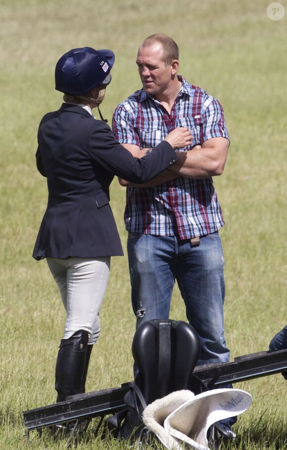 Zara Phillips peut compter sur le tendre soutien de son mari Mike Tindall dans sa préparation pour les JO de Londres, comme ici le 30 juin 2012 lors du Barbury International Horse Trials dans le Wiltshire.