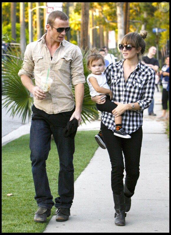 Cam Gigandet et Dominique Geisendorff et leur fille Everleigh Ray à Los Angeles, le 27 octobre 2010.
