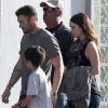 En promenade, Megan Fox en compagnie de son mari Brian Austin Green et du fils de celui-ci, Kassius, à Los Angeles le 17 juin 2012