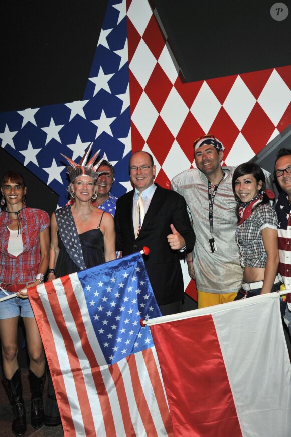 Le prince Albert II de Monaco a fêté la Fête de l'indépendance américaine le 4 juillet 2012 au Stars'n'bars, le seul restaurant américain de la principauté !