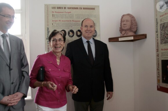 Le prince Albert II de Monaco au Cap Fréhel. Le souverain monégasque, qui porte encore le titre de Sire de Matignon hérité de ses ancêtres, était en visite en Bretagne, en Pays de Matignon, les 5 et 6 juillet 2012, désireux de découvrir cette partie de ses racines et de renouer des liens avec ses habitants.