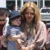 Rachel Zoe et son fils Skyler à Malibu, le 7 juillet 2012.